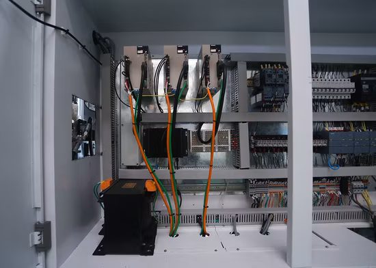 Beiene Macchina per la lavorazione di punzonatura e cesoiatura idraulica intelligente CNC per sbarre collettrici per metallo